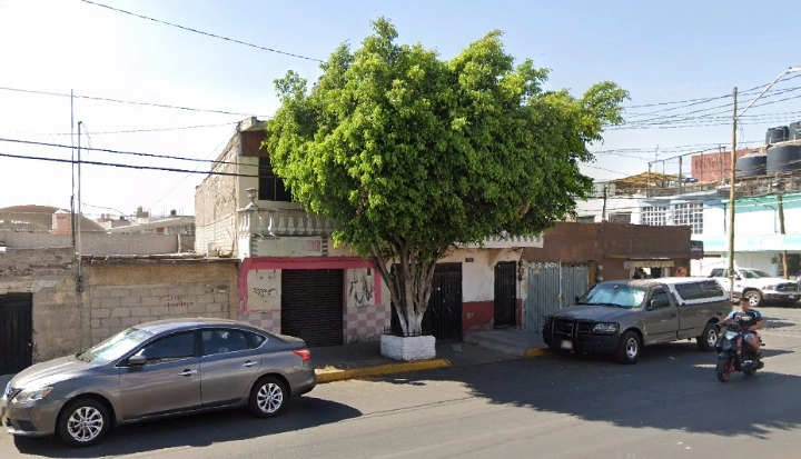 Casa con Locales Comerciales en Venta Juárez Pantitlán Nez
