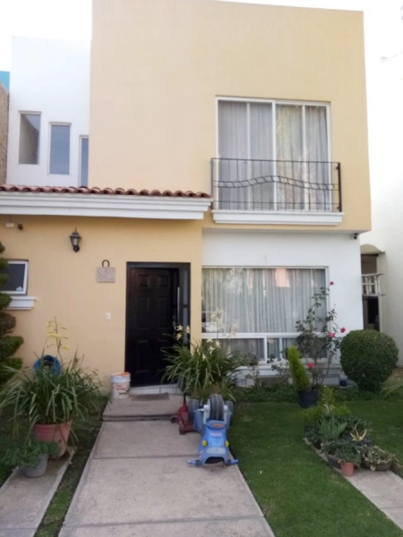 Casa en venta atrás de Galerías Santa Anita