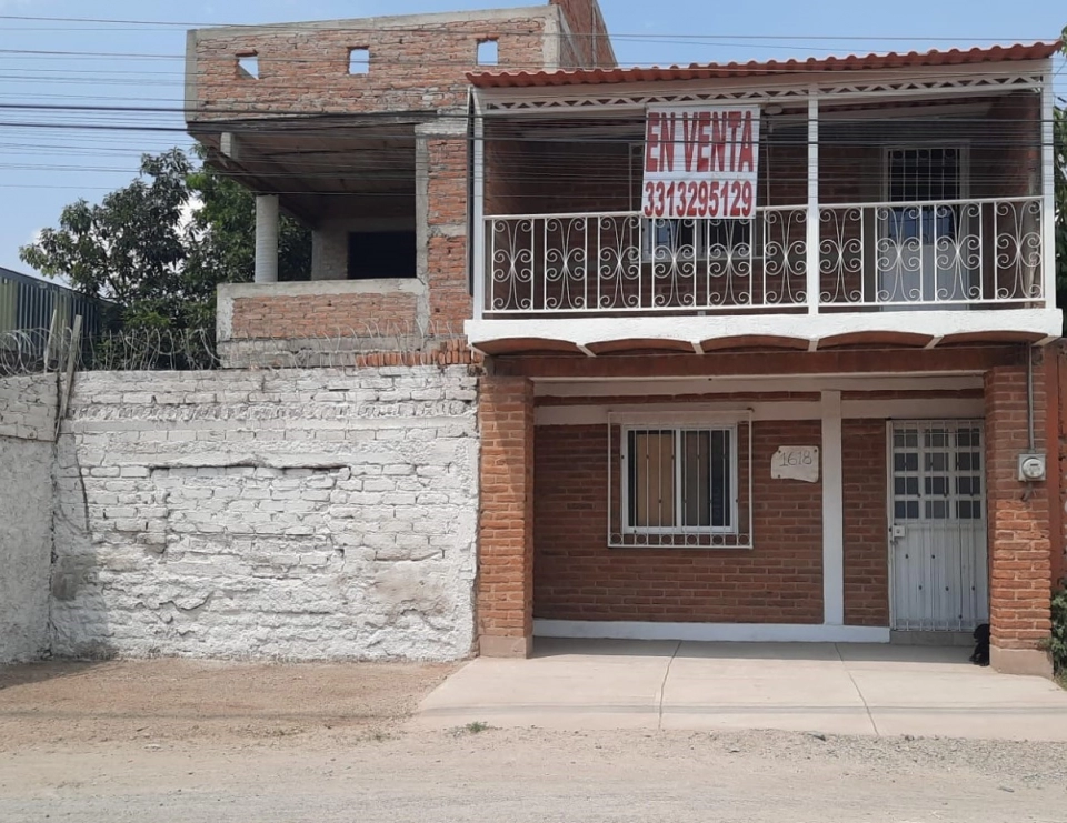 BONITA CASA EN VENTA EN SANTA LUCIA ZAPOPAN