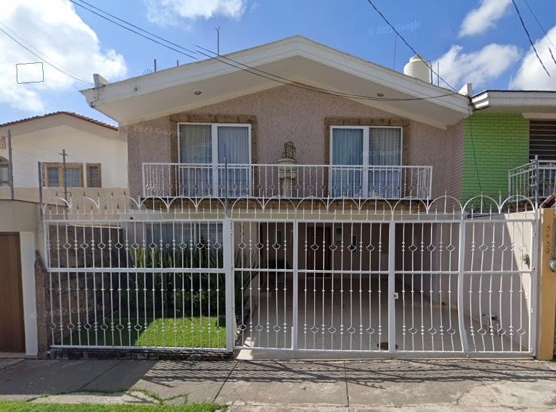 Casa en Venta en San Uriel Jardines de Los Arcos