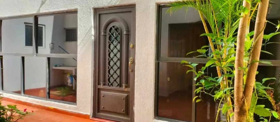 Casa con uso de suelo mixto en Venta