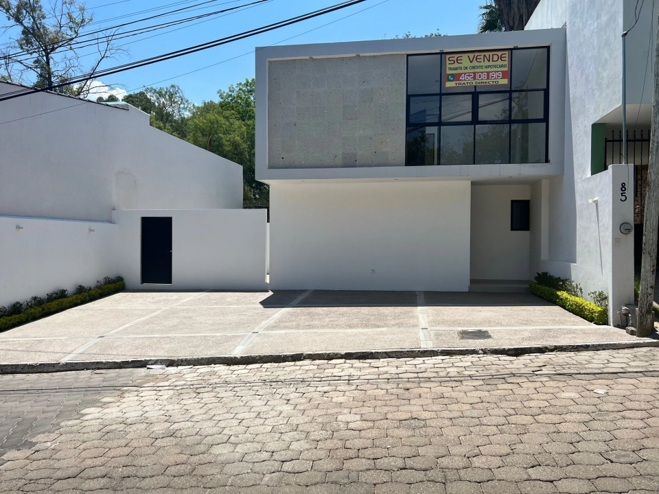 Casa Nueva en Villas de Irapuato. Trato Directo con Dueño