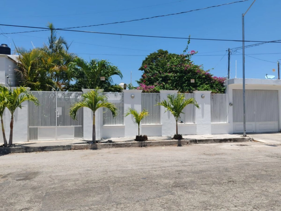 Casa muy amplia en la García Ginerés