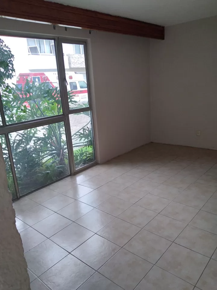 EN VENTA EXCELENTE Y AMPLIA CASA