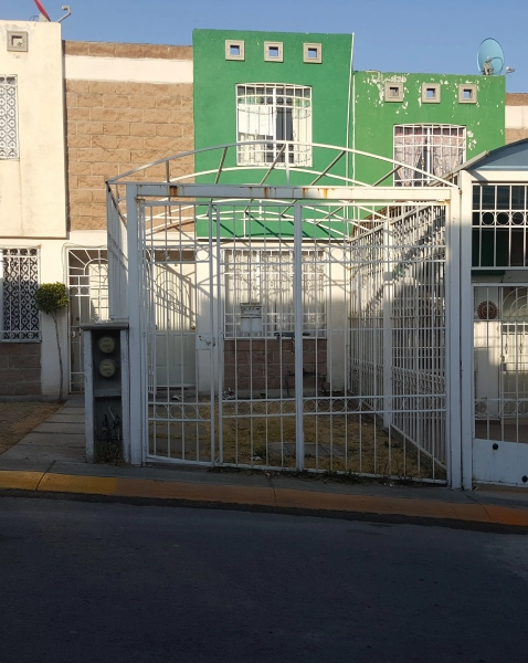 CASA EN PRIVADA ACCESO CONTROLADO, BIEN EQUIPADA