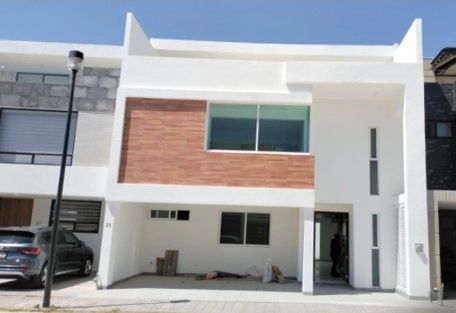 Se vende bonita residencia , acabados de lujo. Bien ubicada