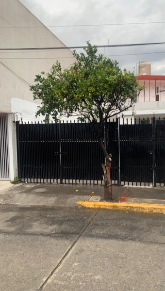 Venta Casa Santa Mónica Calle privada con vigilancia 2 piso