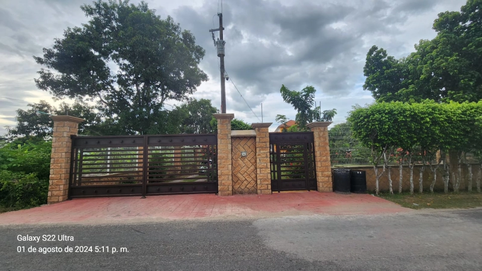 RENTO CASA CON JARDIN Y ALBERCA  A 15 MIN DEL RETEN LA ISLA