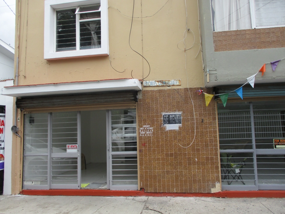 Local/oficina/bodega en renta en Las Aguilas frente escuela 