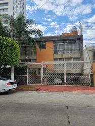 Casa en VENTA en JARDINES DEL BOSQUE