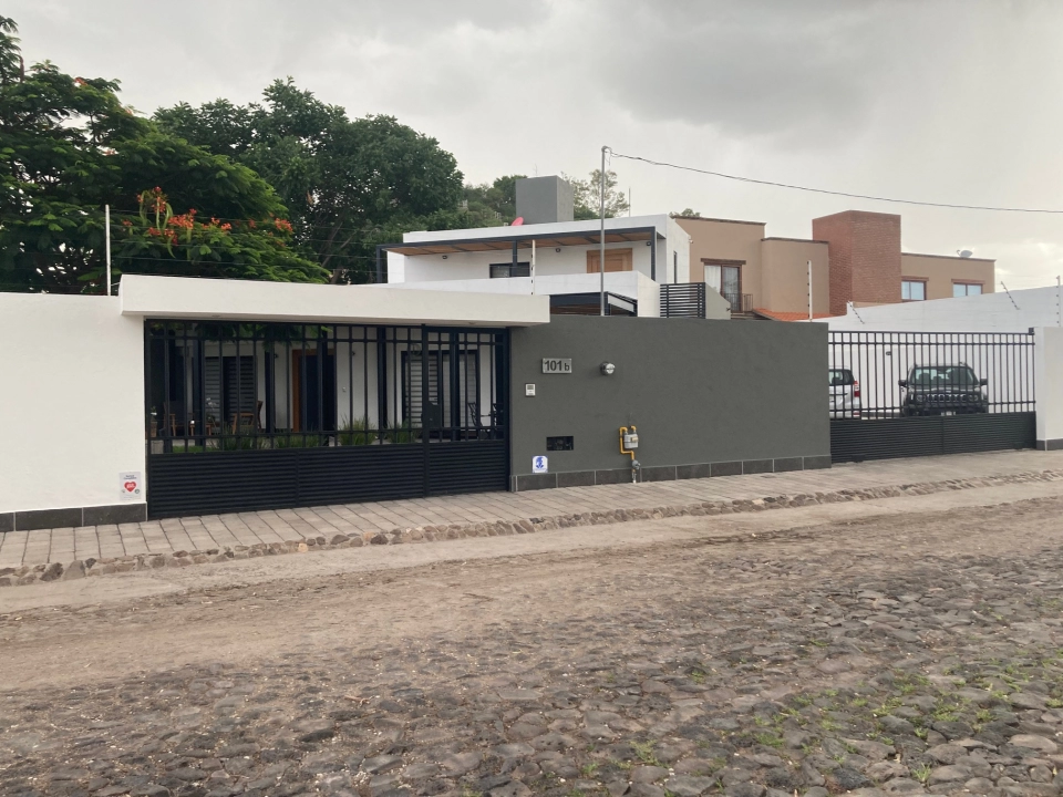 Excelente casa en venta de 1 nivel en Jurica