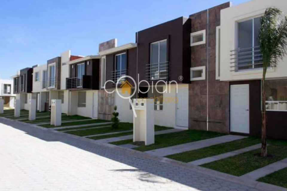 CASA EN VENTA UBICADA EN RESIDENCIAL INTERLAGOS, ZONA OUTLET