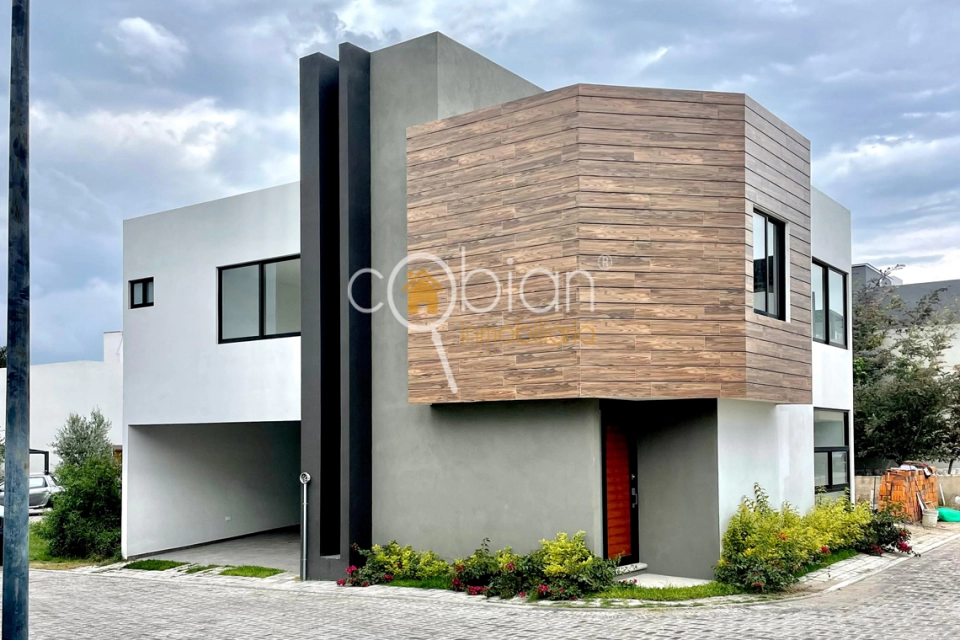 CASA EN VENTA DENTRO DE MANZANILLA RESIDENCIAL