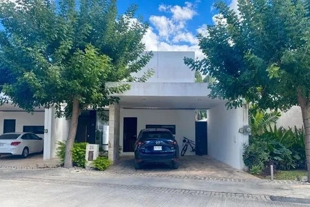 RENTA DE CASA EN TEMOZON NORTE EN PRIVADA A 3 MIN DE LA ISLA