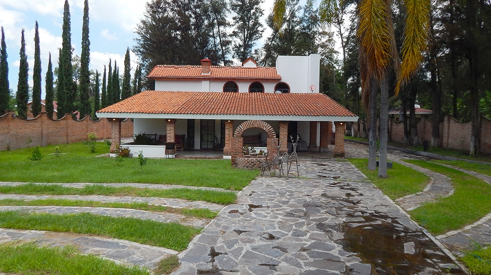 Estupenda Hacienda por las Cuatas, Tlajomulco. 8000 Mts.