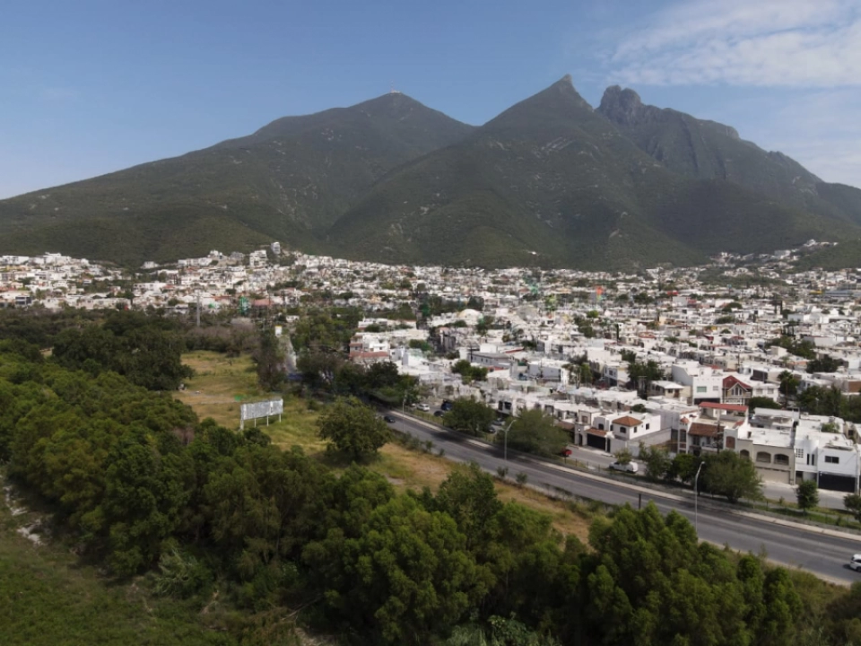 TERRENO EN VENTA Y RENTA EN CONTRY LA SILLA, MONTERREY, N.L