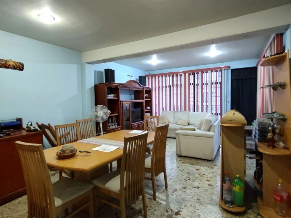 Oportunidad de Inversión! Casa con 2 deptos, en GAM