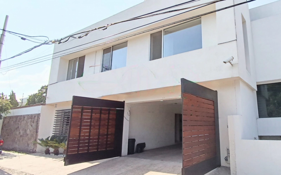 CASA EN VENTA EN ÁLAMOS 1RA SECCIÓN