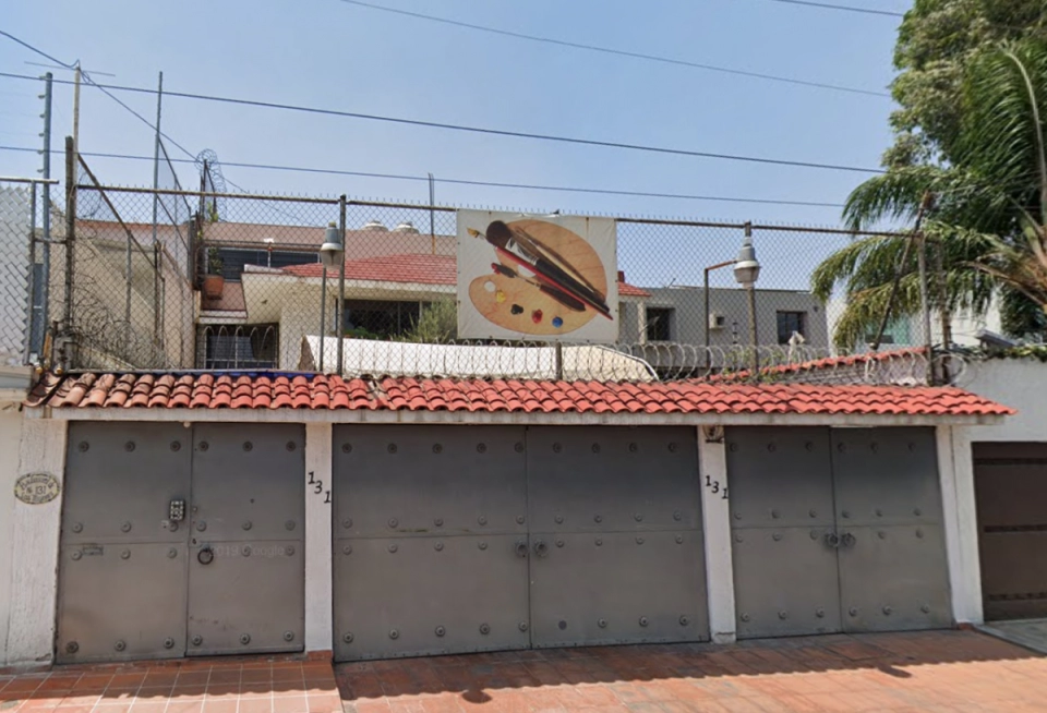 SE VENDE CASA CON USO DE SUELO COMERCIAL EN BOULEVARES