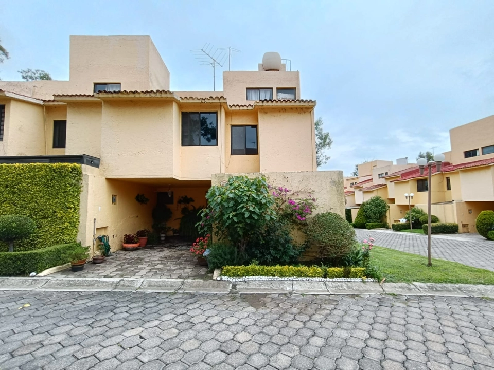 Hermosa casa en Bosques del Lago