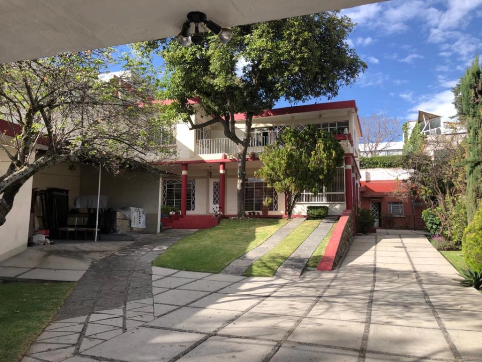 CASA EN LAS AGUILAS PARTE BAJA