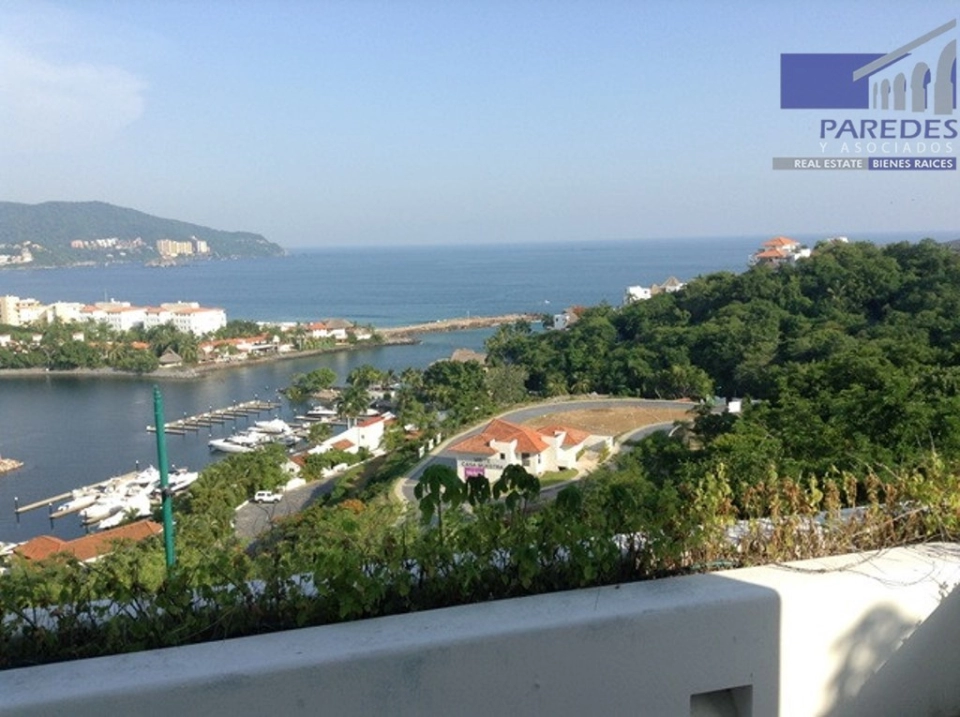 R303 Residencia Venta Remodelar 4 recamaras Porto Ixtapa