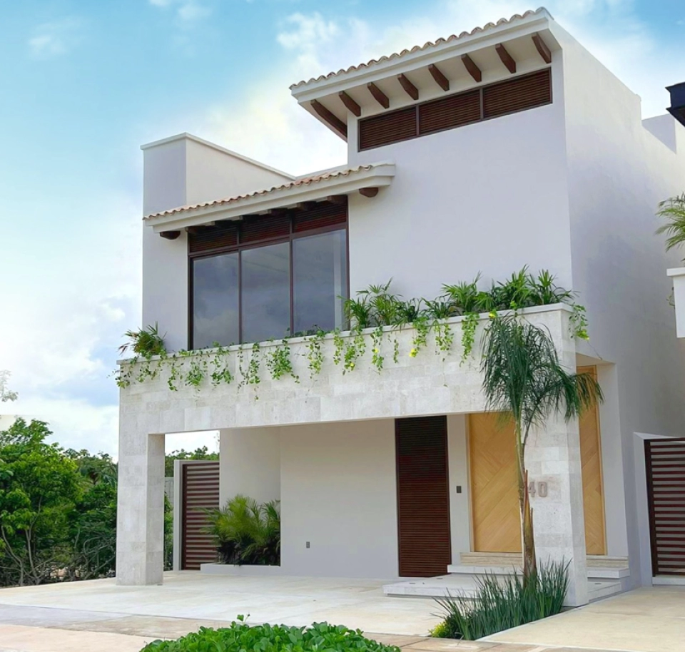 HERMOSA RESIDENCIA EN VENTA - en Losantos, privada cozumel.