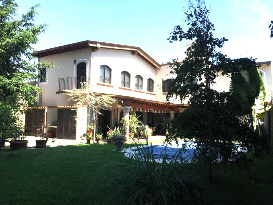 MAGNIFICA RESIDENCIA EN CUERNAVACA VISTA HERMOSA