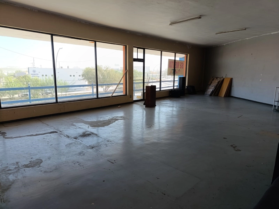 LOCAL EN RENTA DE 100 M2 PLANTA ALTA, PLAZA JARA GOMEZ MORIN