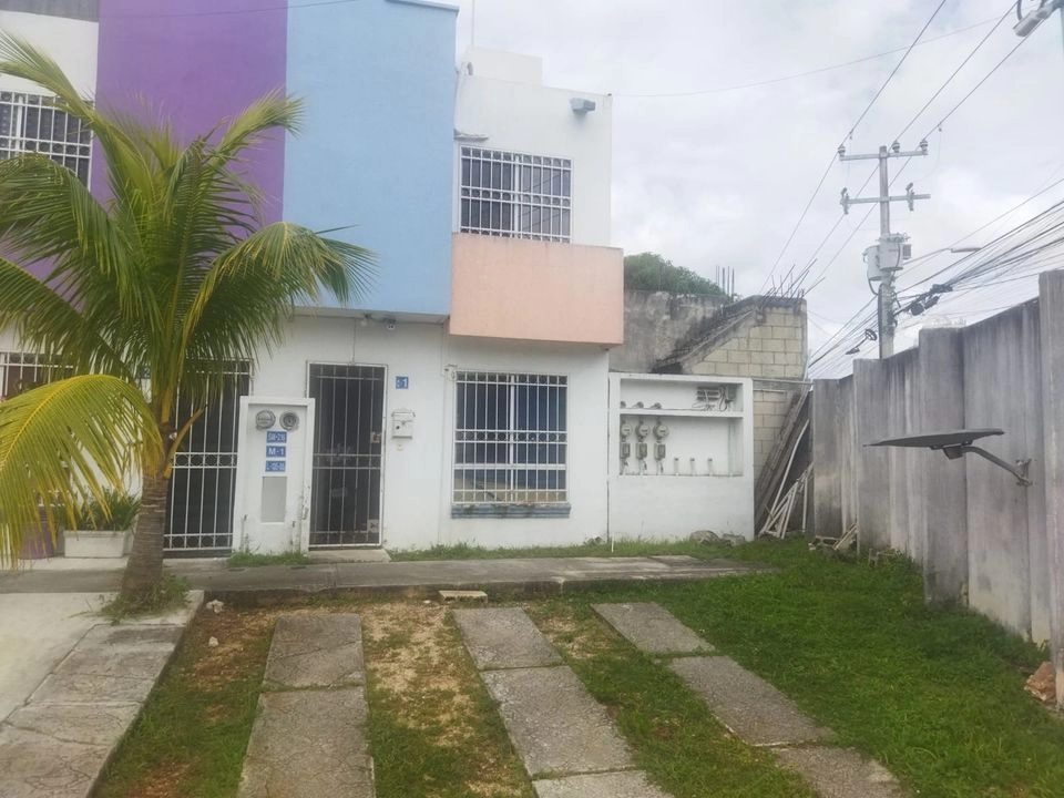 VENDO CASA 2 RECAMARAS CON 3  LOCALES, AV. CHAC MOOL CANCUN