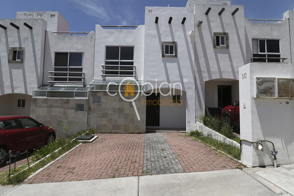 CASA EN RENTA DENTRO DEL FRACC PASEOS DEL BOSQUE