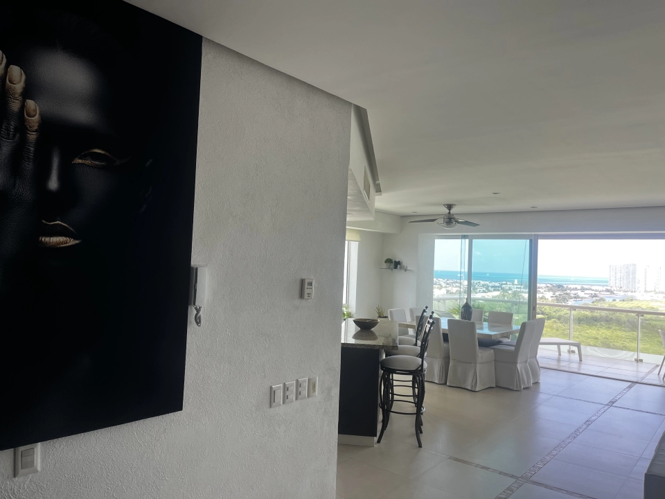 SE RENTA LUJOSO DEPARTAMENTO CON VISTA AL MAR CARIBE