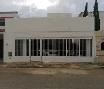 RENTA DE CASA AMUEBLADA CERCA GALERIAS EN MERIDA YUCATAN 