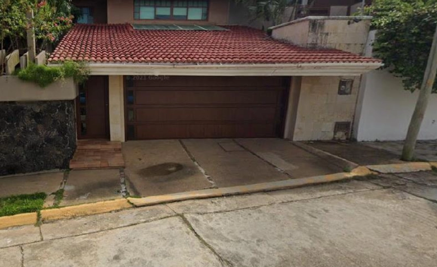 HERMOSA CASA EN VENTA DE REMATE CON ALBERCA EN COATZACOALCOS