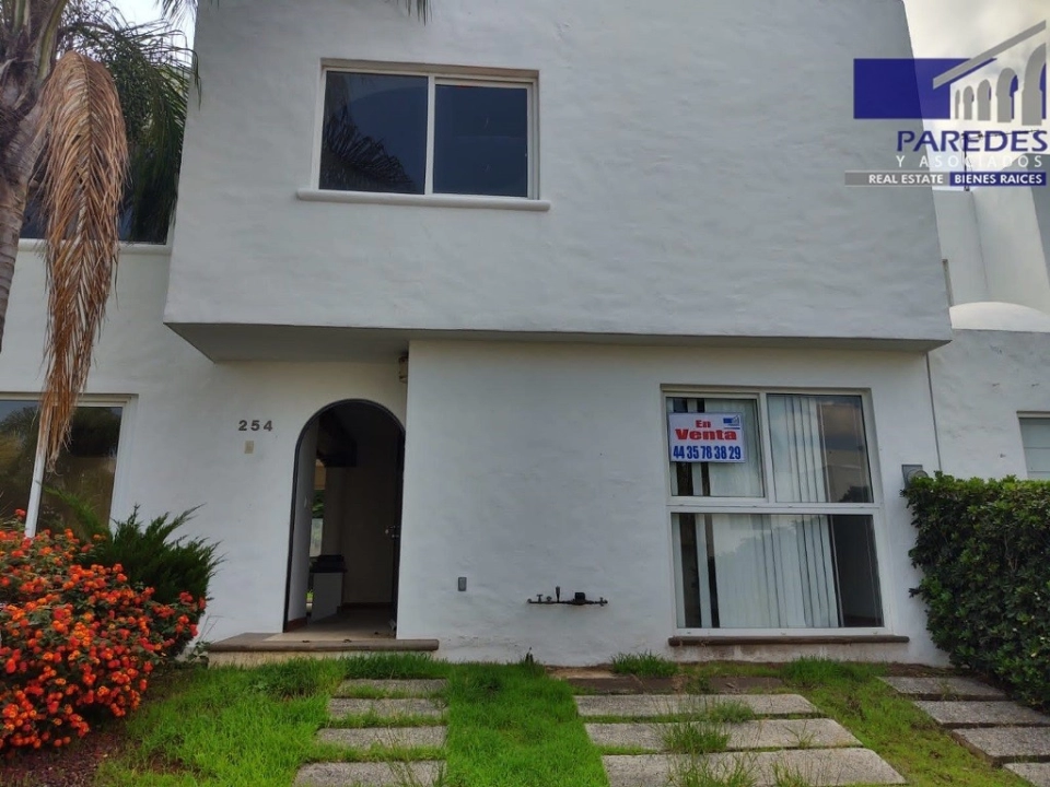 C117 Casa en venta 3 recamaras Bosques tres Marias Morelia