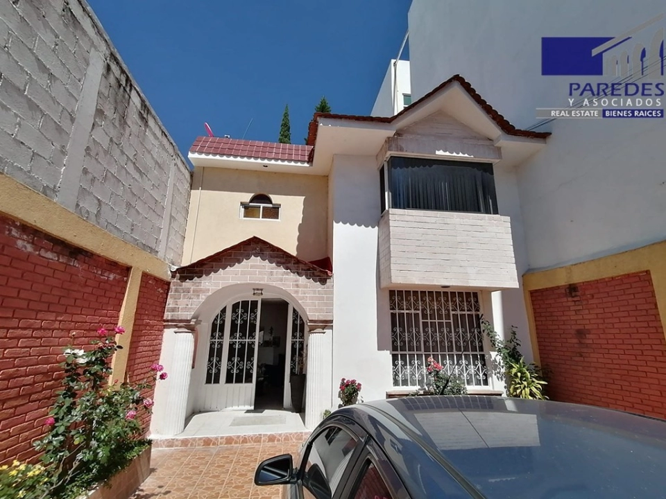 C153 Casa en venta 3 recamaras zona centrica Morelia