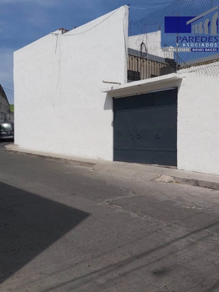 C148 Venta casa en esquina con Local 3 Recámaras Morelia