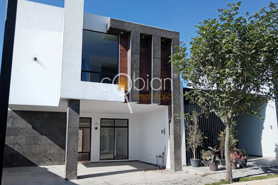 CASA EN VENTA PARQUE AGUASCALIENTES, LOMAS DE ANGELOPOLIS