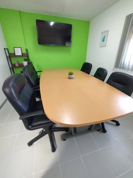 SALA DE JUNTAS EQUIPADA PARA REUNIONES EFECTIVAS