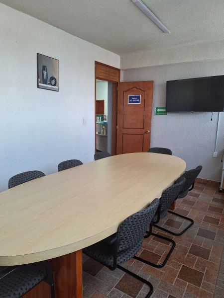 SALA DE JUNTAS PARA REUNIONES DE NEGOCIOS SIN INTERRUPCIONES