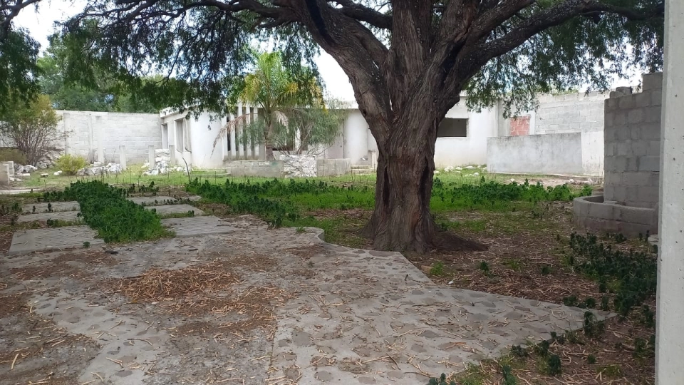 se vende terreno completamente bardeado